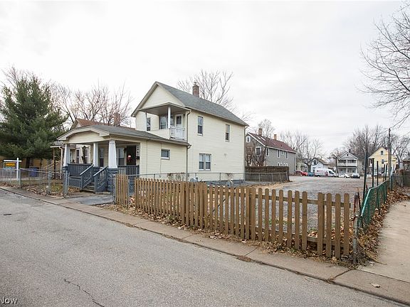 3rd image of 2458 Thurman Ave