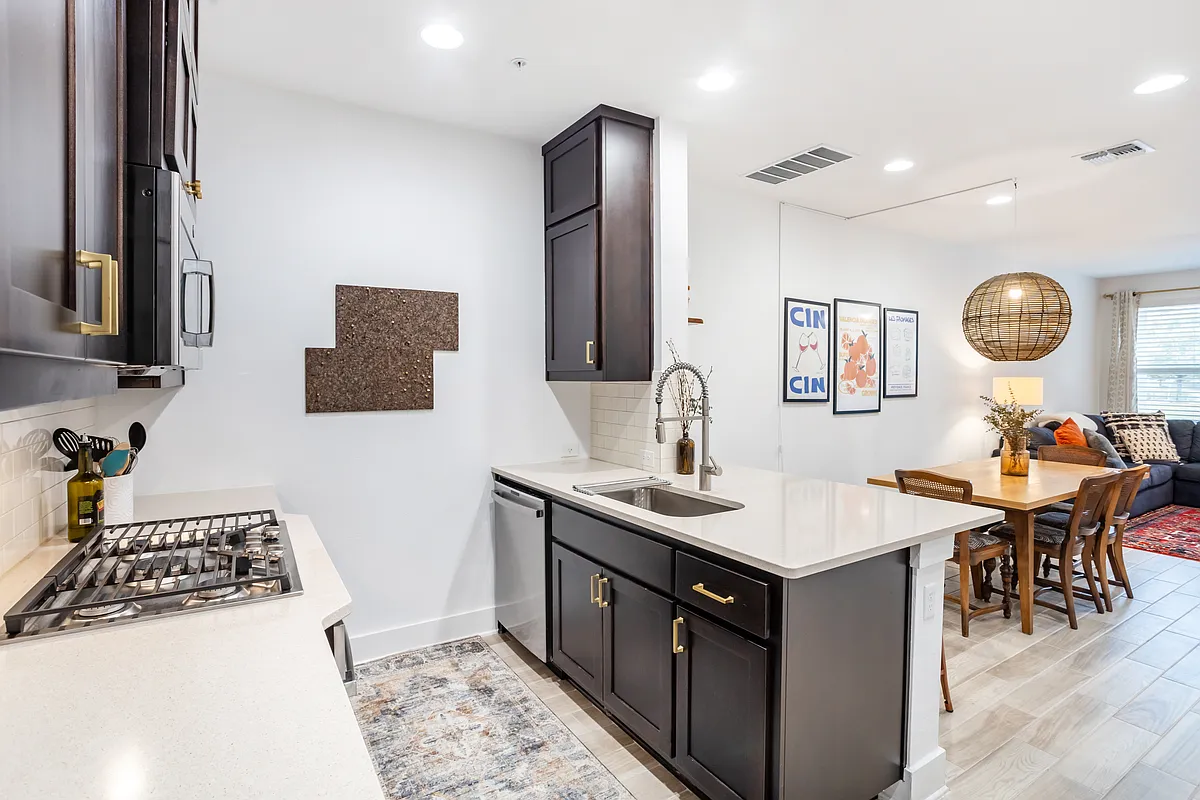 Building Photo - 2517 Simond Ave #C