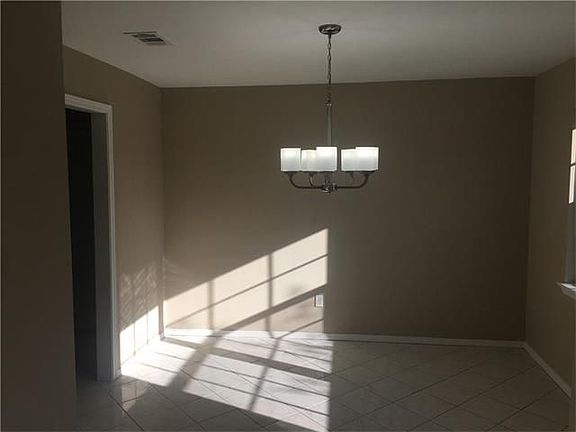4th image of 3739 Somerset Dr