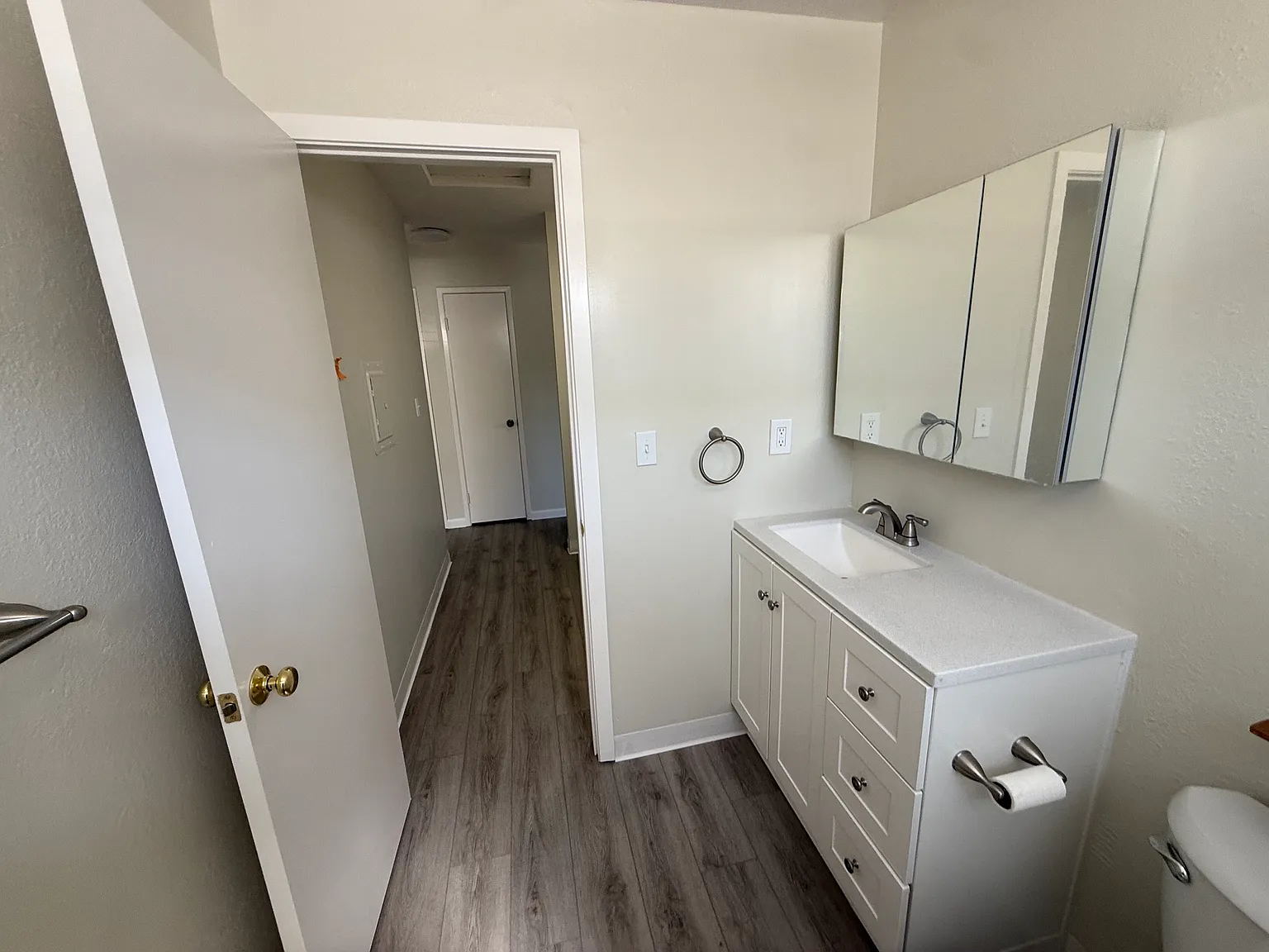 2 bed, 1115 sqft, $3,000 — Photo 2