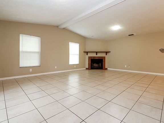 5th image of 419 SW 39th Ter