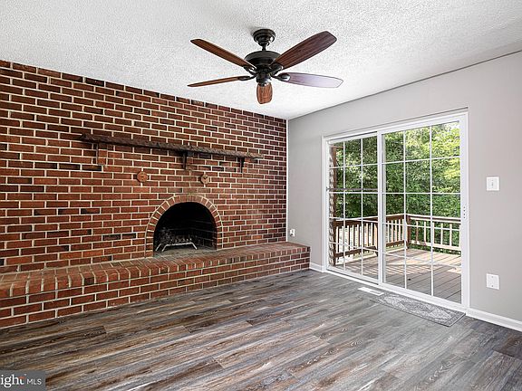 3rd image of 9532 Hickoryhurst Dr