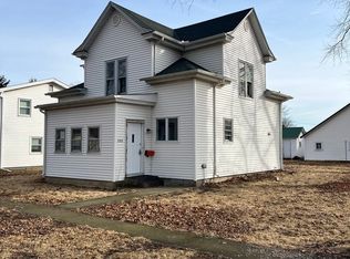 200 E South St, Ellsworth, IL 61737