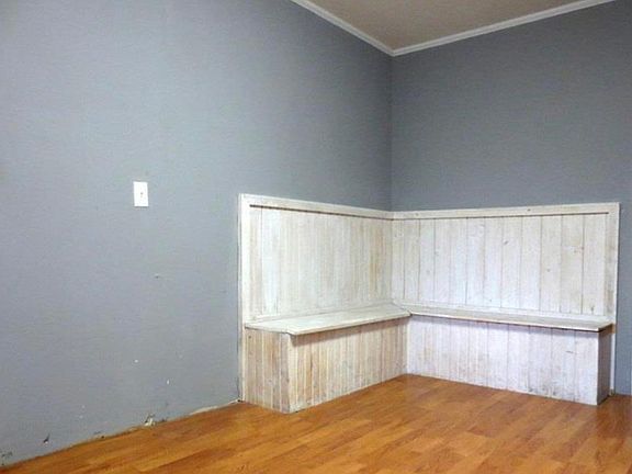 5th image of 911 Wigley St