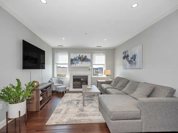 426 Main St Unit 507, Stoneham, MA 02180