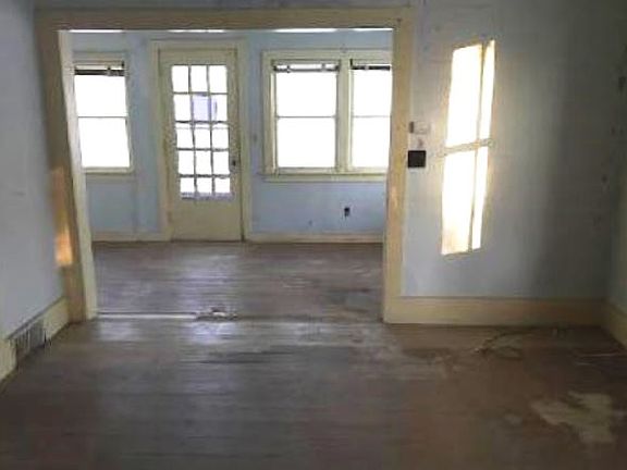3rd image of 304 N Otter Ave