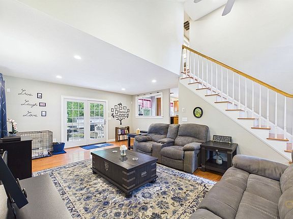 5th image of 119 Hathaway St