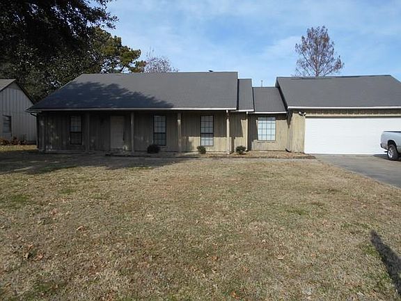 5th image of 584 Lake Manor Dr