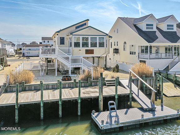 3rd image of 170 Flamingo Road