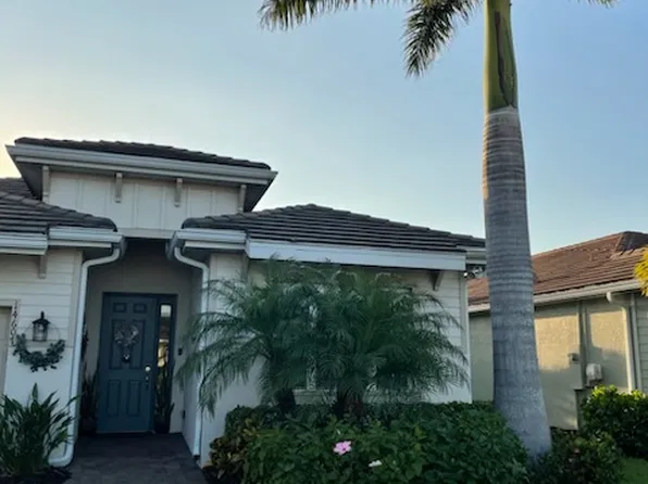 14607 Topsail Dr, Naples, FL 34114