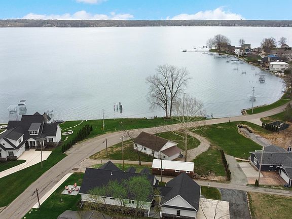 5th image of 1207 W Shore Dr