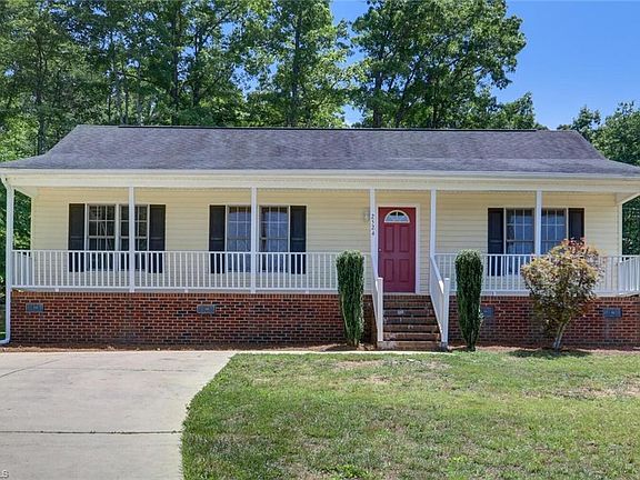 3rd image of 2524 Strawberry Ln