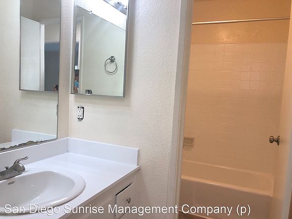 4th image of 4672 Kensington Dr #A
