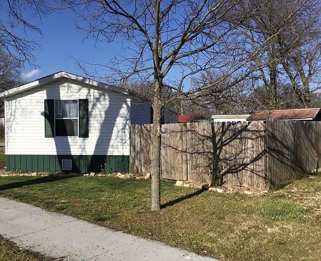 2nd image of 112 N Eberle St