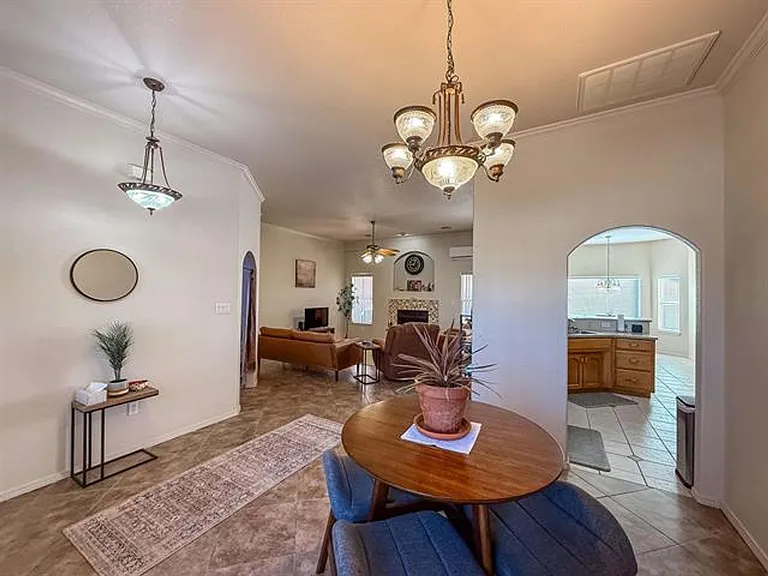 2409 Saguaro Loop — Photo 4