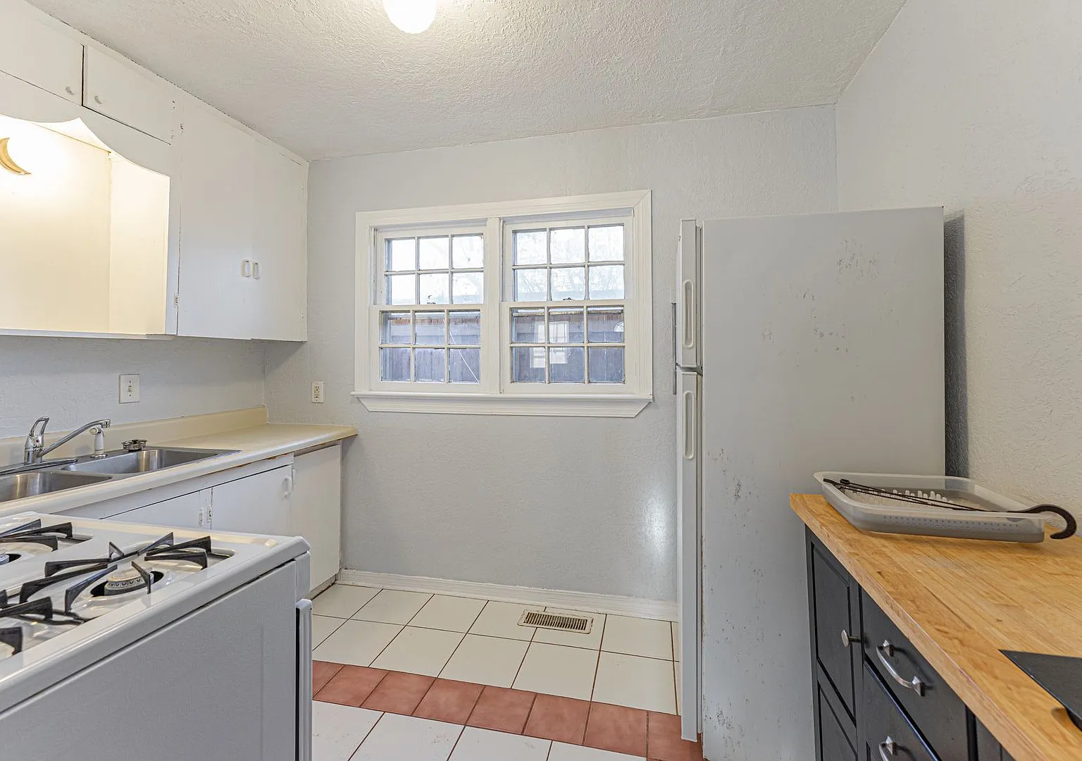 458 College Ave. — Photo 4