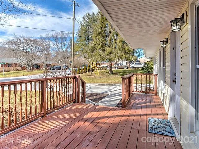 4 bed, 1.5 bath, 1394 sqft, $2,150 — Photo 3