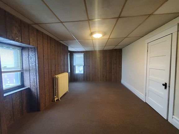 5th image of 902 N 5th St APT 3