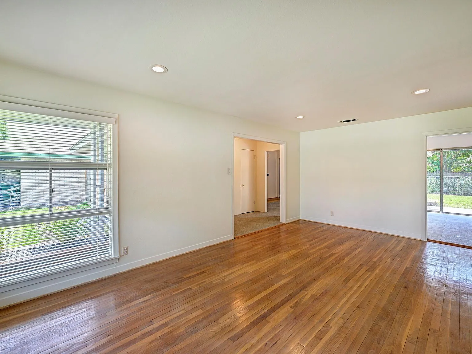 4 bed, 2.0 bath, 1762 sqft, $3,000 — Photo 4