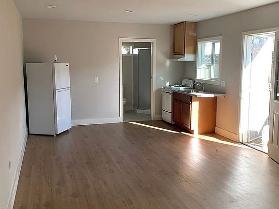 4th image of 998-1000 Sueirro St