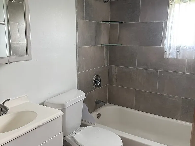 4942-4944 Beacon Hill Ct — Photo 12