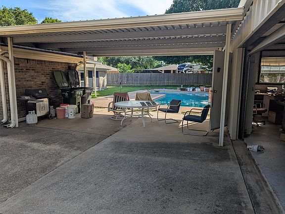 4th image of 701 Summer Pl