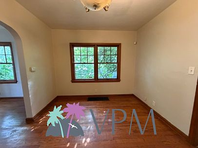 5th image of 1826 E Fox St