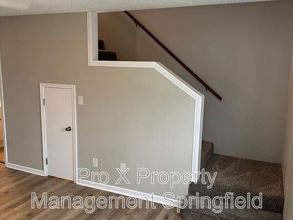 4th image of 214 W Madison St APT E