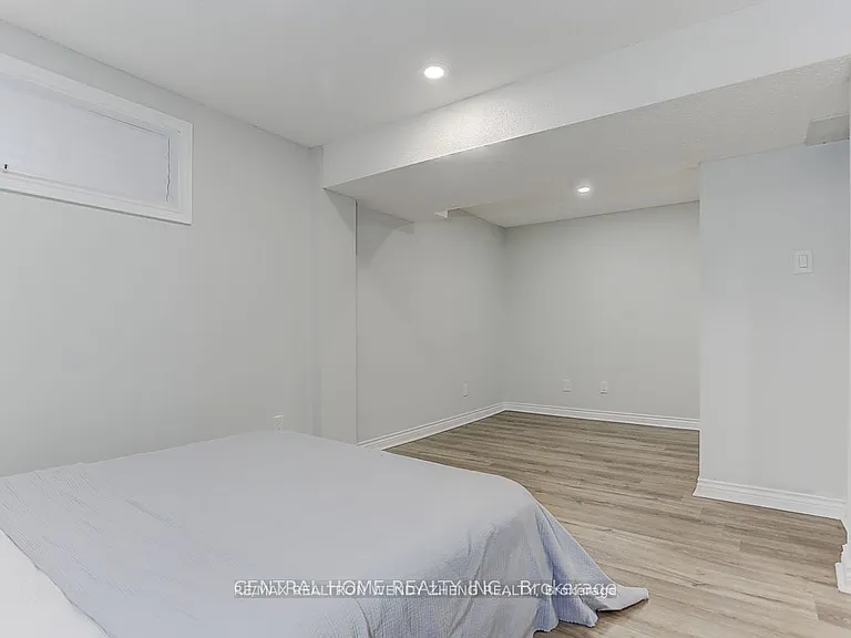 12 Woolen Mill Rd — Photo 33
