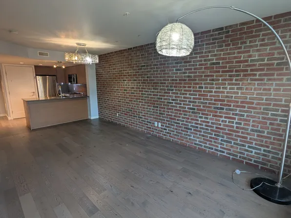 95 Moody St #517, Pt Moody, BC V3H 0H2