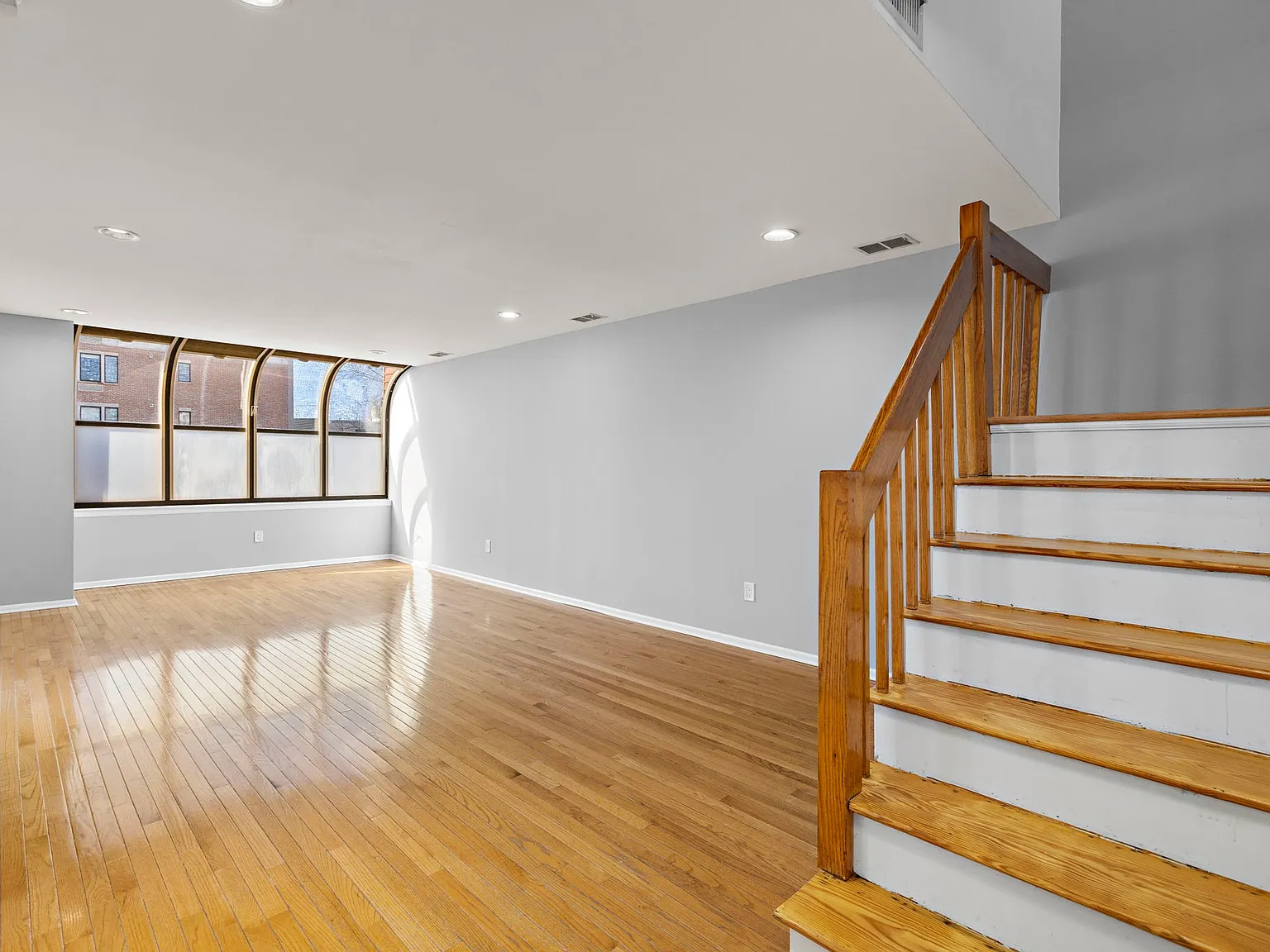 3 bed, 2.5 bath, 1800 sqft, $4,200 — Photo 1