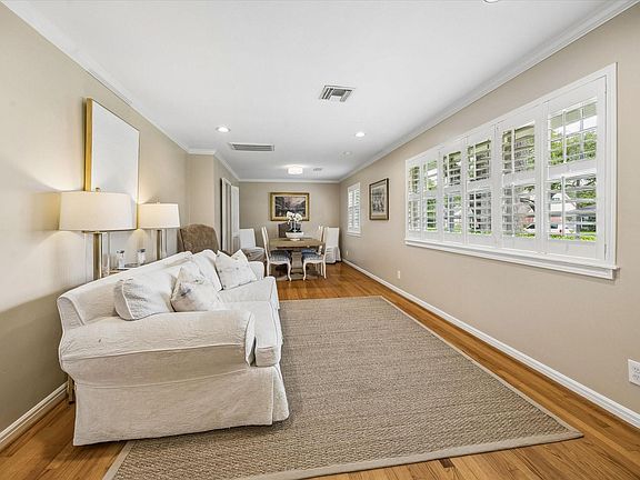 3rd image of 7623 Meadowvale Dr