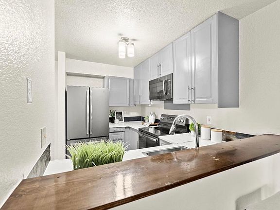 3rd image of 1019 Dornajo Way #253B