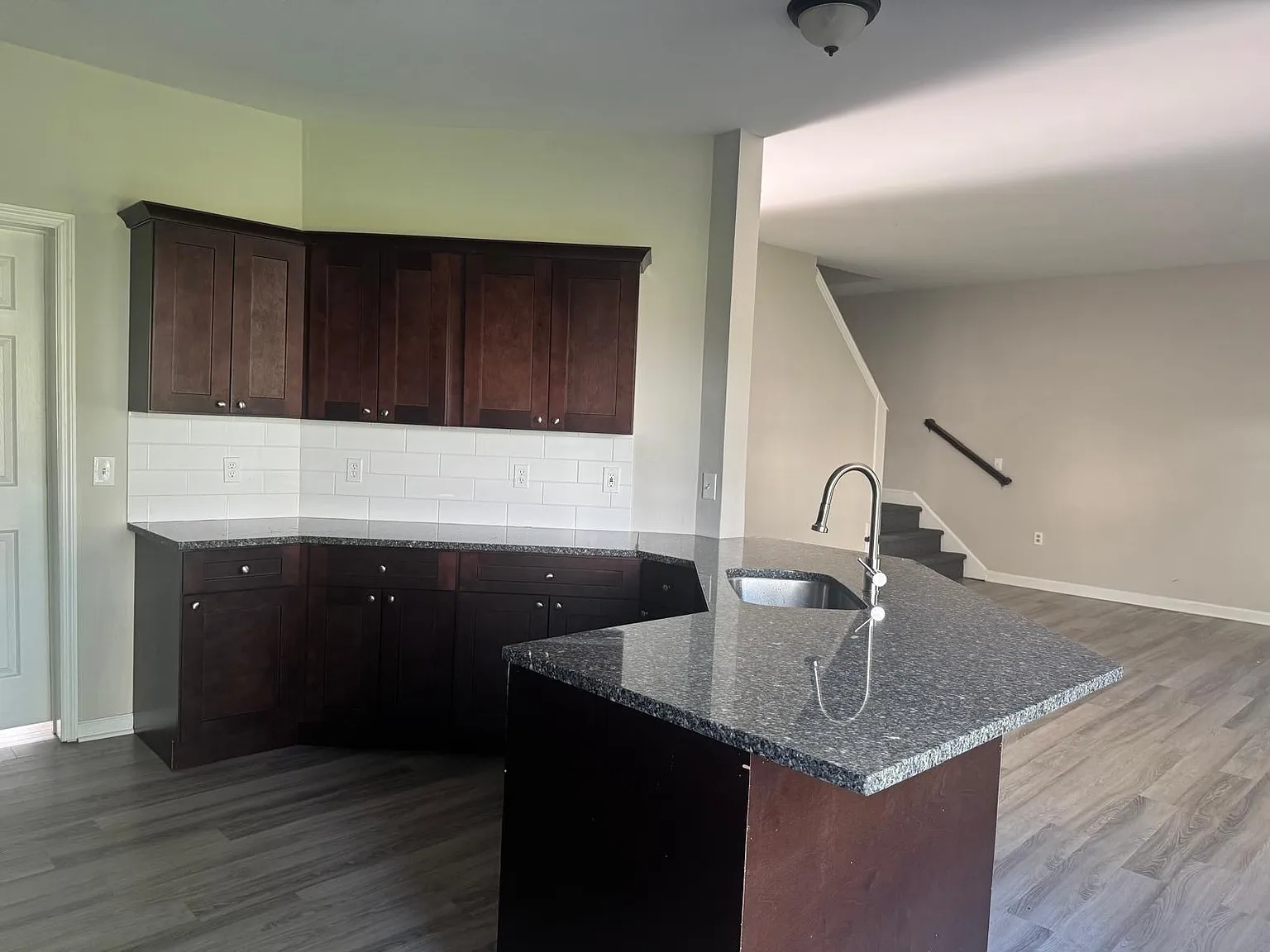 4 bed, 2.5 bath, 2340 sqft, $4,800 — Photo 3