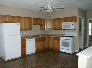 558 Willow St APT 3R, Woonsocket, RI 02895