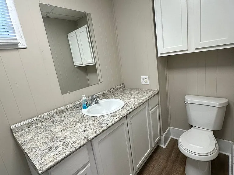 901 E Oak St — Photo 15