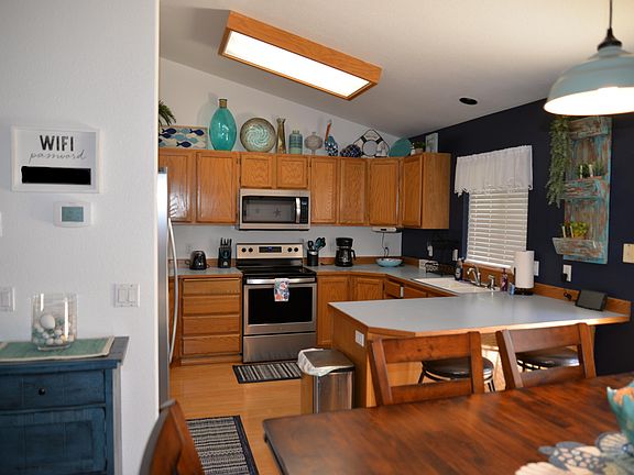 4th image of 701 S Osprey Dr