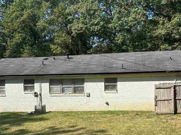 2nd image of 3672 Belleau St