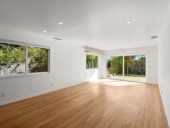 5th image of 363 Springdale St