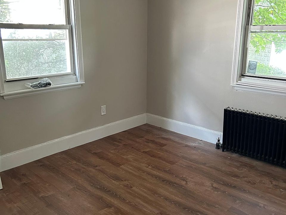 2nd image of 115 Maple St #115