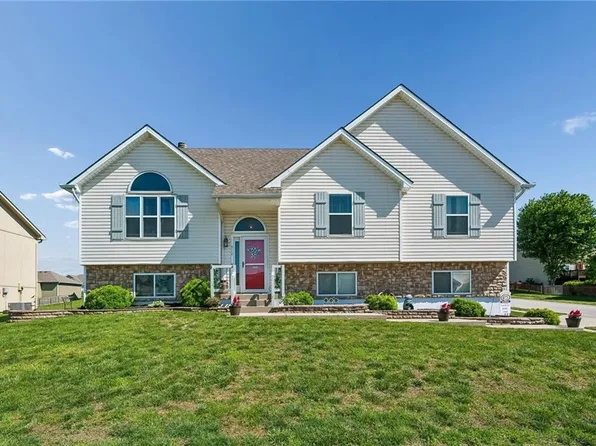 814 W 7th Ave, Kearney, MO 64060
