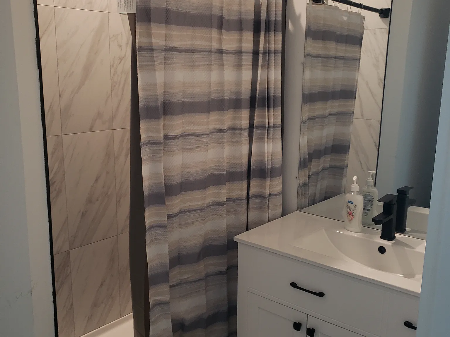 1 bed, 1.5 bath, 850 sqft, $1,600 — Photo 4
