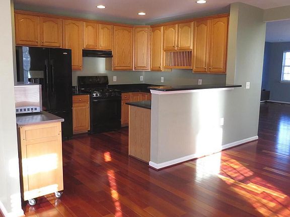 4th image of 18465 Montview Sq