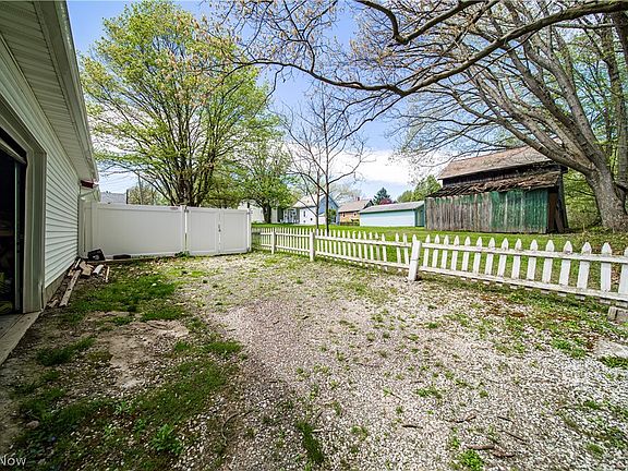 4th image of 6155 Hillcrest Ave