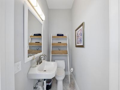 47 Colony Rd, Edgewater, NJ, 07020