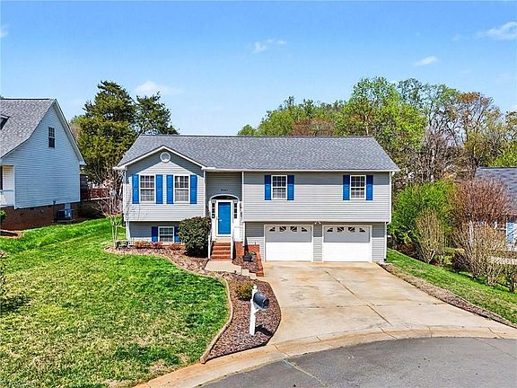 2nd image of 4045 Lenora Dr