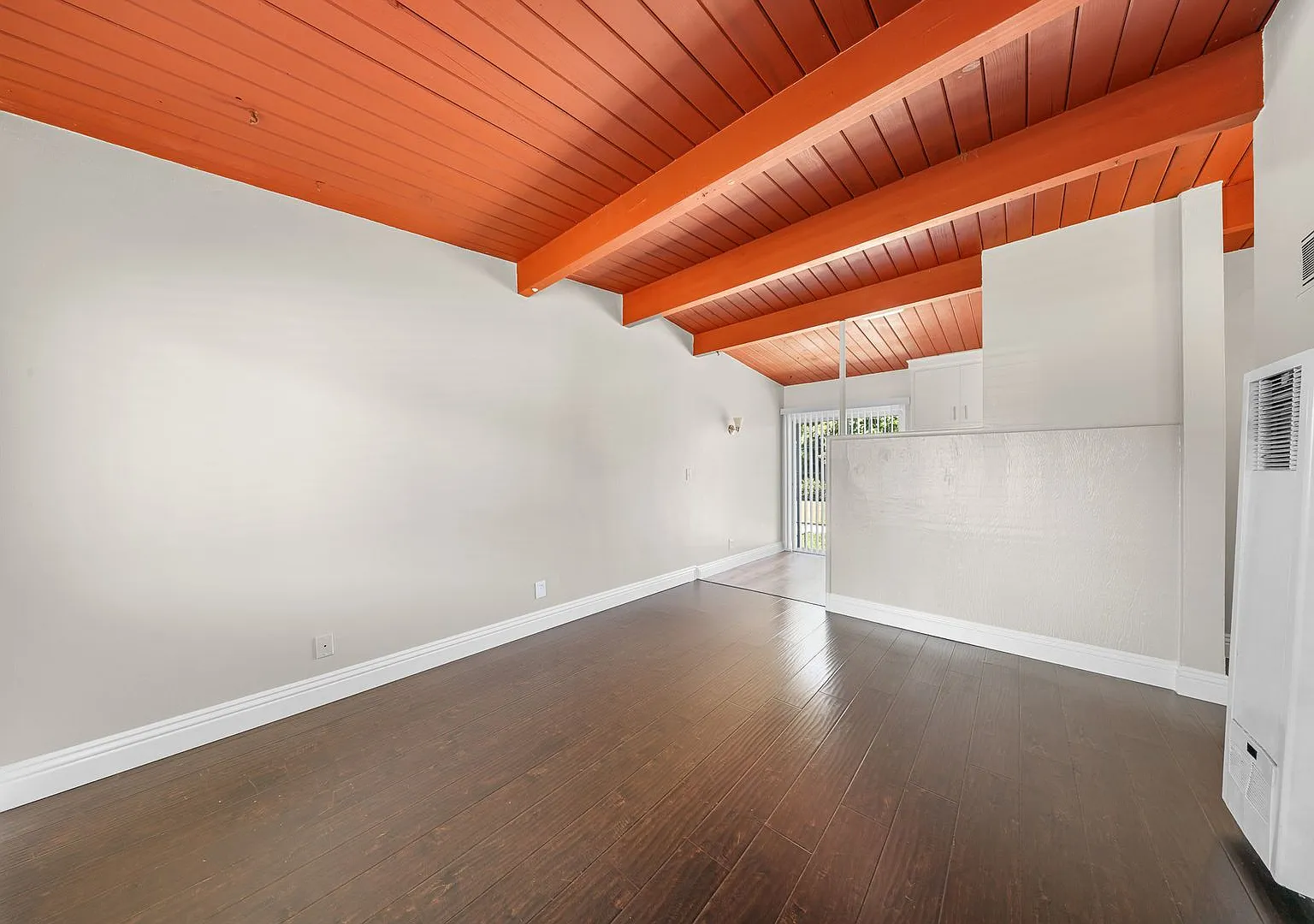 16421-16441 Cornuta — Photo 2