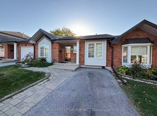 20 Meadowlands Blvd #18, Hamilton, ON L9K1J5