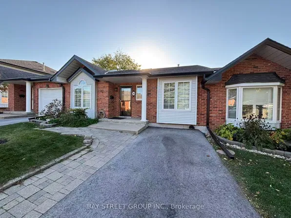 20 Meadowlands Blvd #18, Hamilton, ON L9K 1J5