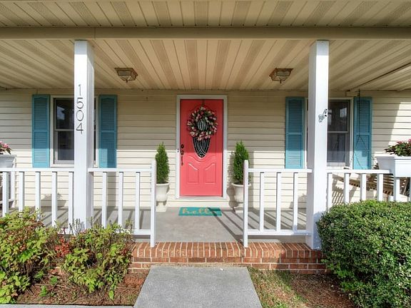 4th image of 1504 Strawberry Ln